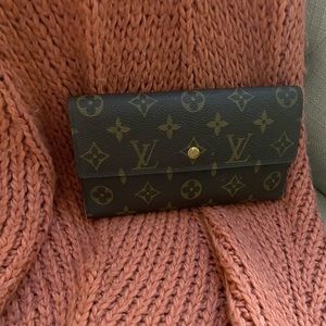 • LOUIS VUITTON Wallet